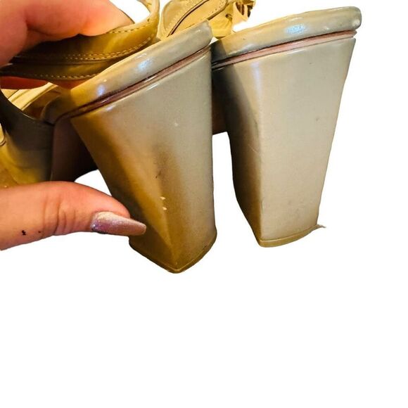 2/$25 - Marc Jacobs Tan Heels - Picture 9 of 11